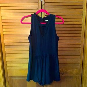 Hollister romper size medium in navy blue. Cotton. Zippered back.